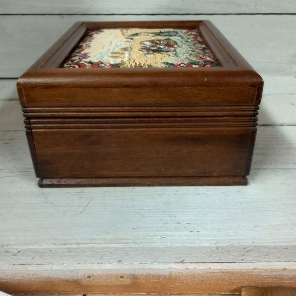 Vintage Pat Yoshikawa, Tapestry Top Jewelry Box, Jewelry Storage, Organizer. - Picture 3 of 12
